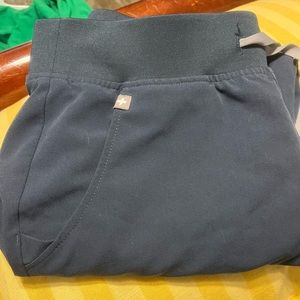 Figs dark harbor Zamora jogger scrub pants, size small petite.